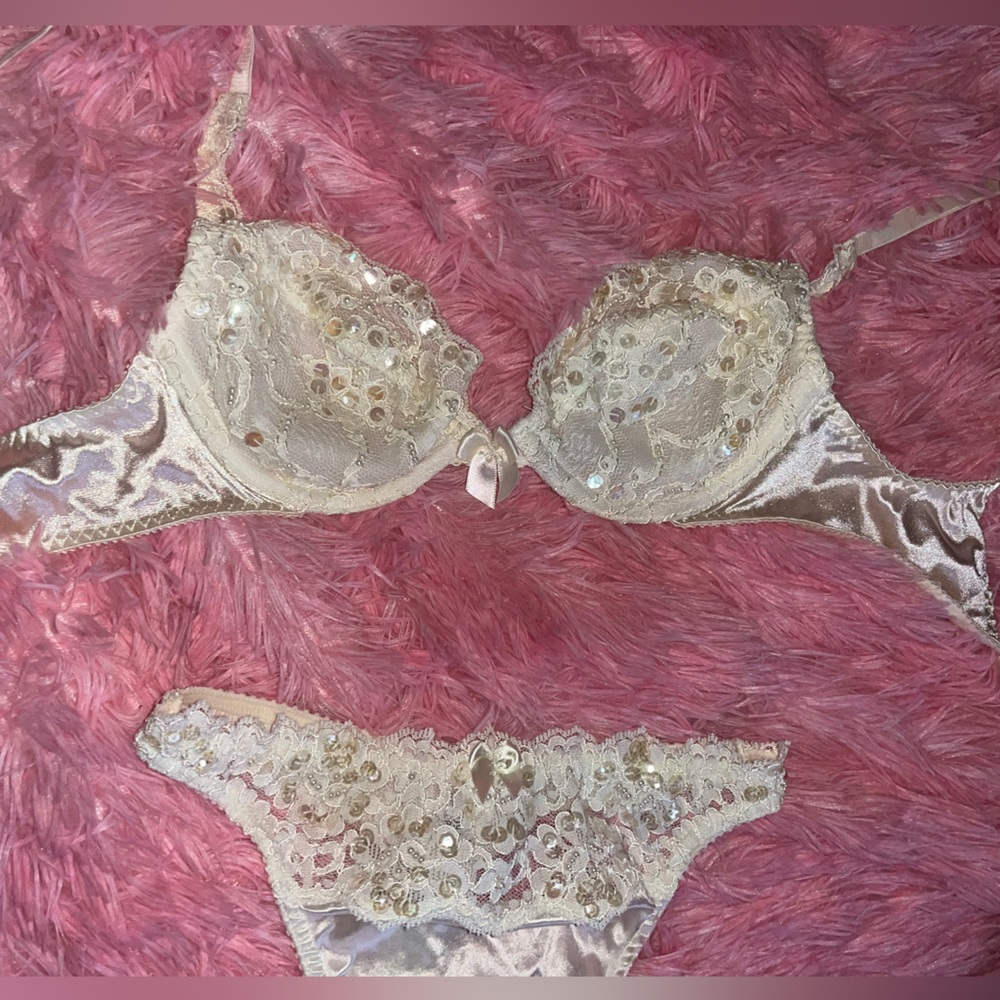 Rare Vintage Victoria’s Secret Bra and Panty Set
